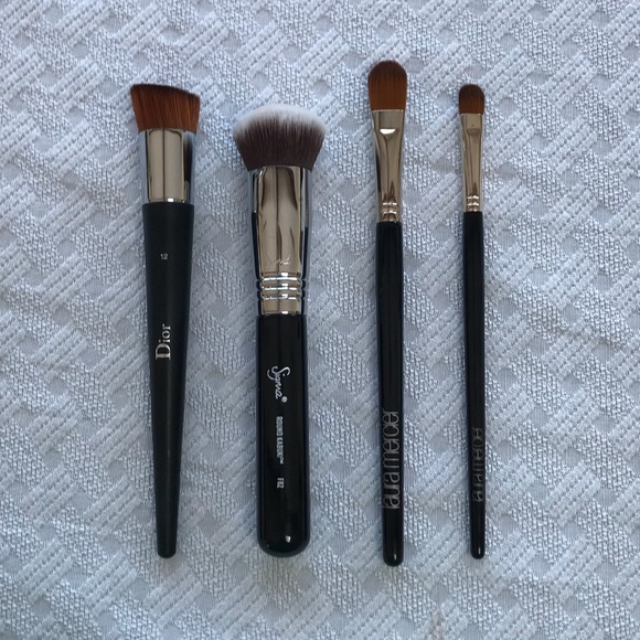 laura mercier concealer brush